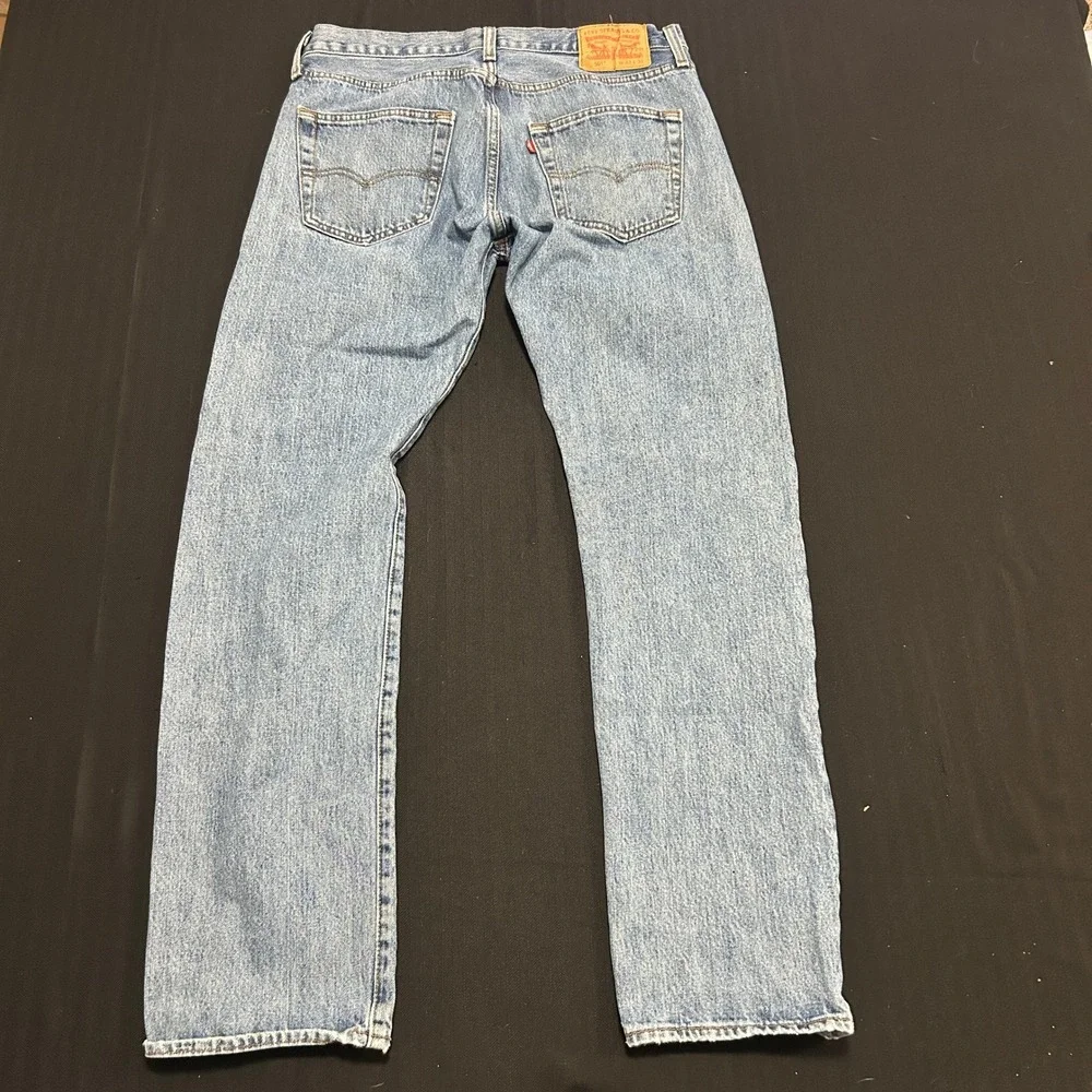Levis 501 Original Fit Mens Jeans W33 L32 Light Wash Blue Straight Leg Denim